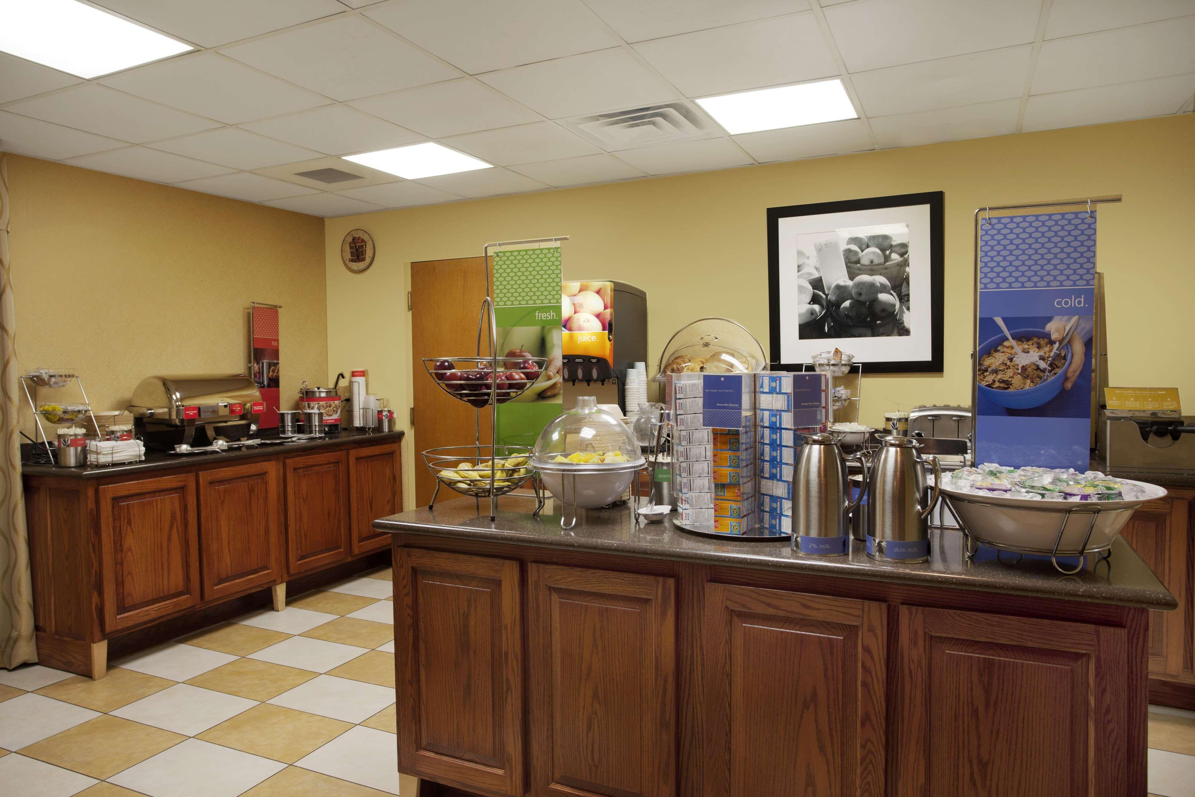 Hampton Inn Sidney Restoran gambar