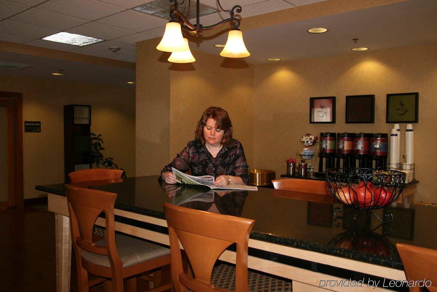Hampton Inn Sidney Restoran gambar