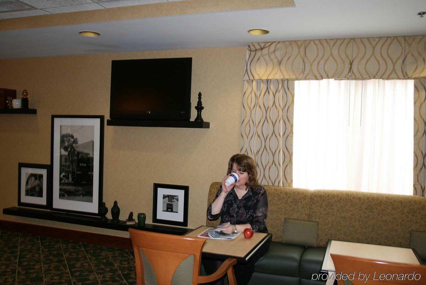 Hampton Inn Sidney Restoran gambar